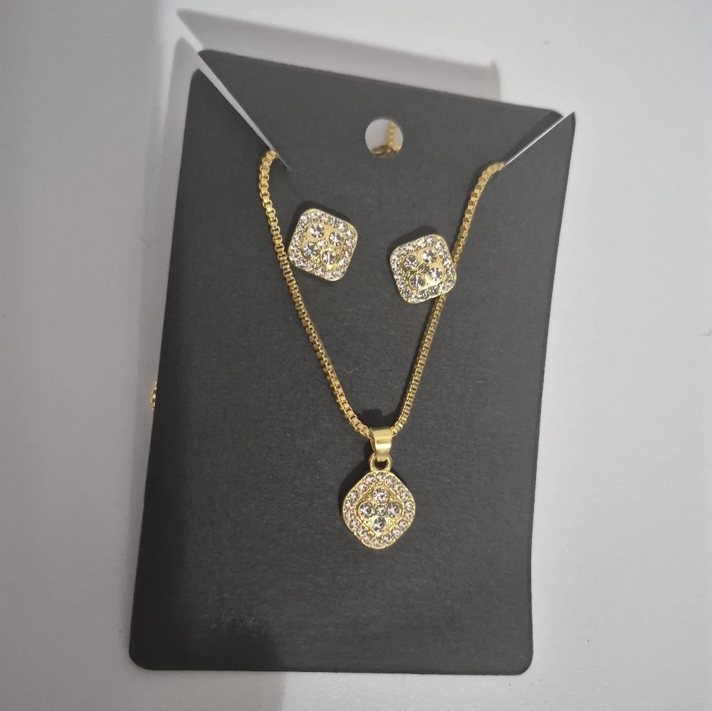 Elegant Jewelry Set Tennis Necklace & Earings Gold & Diamond Look